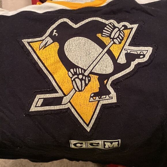CCM, size 14/16 Pittsburgh Penguins Long Sleeve - Picture 4 of 5